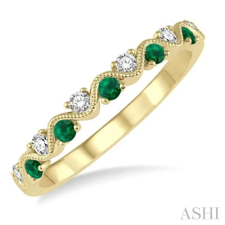 Luxury Ring for Anniversary Gifts-1/6 Ctw Round Cut Diamond and 1.80mm Emerald Precious Waves Wedding Band in 14K Yellow Gold